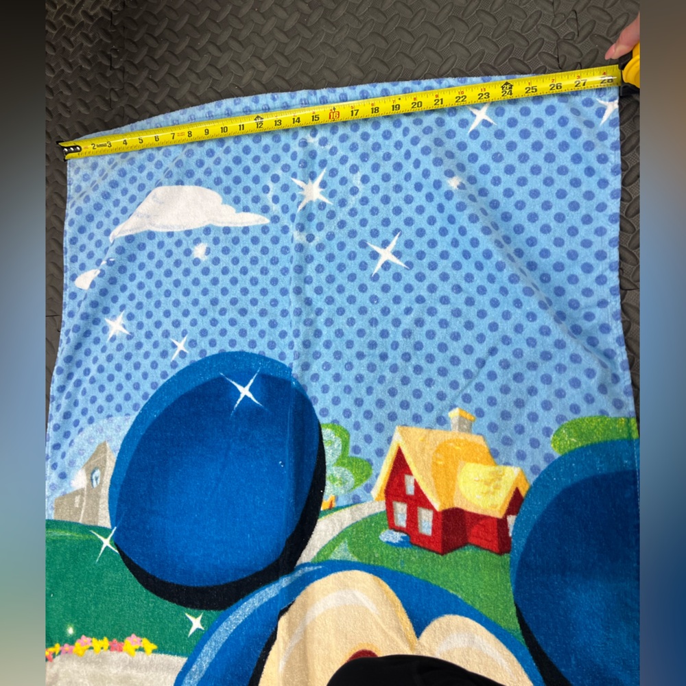 Vibrant Mickey Mouse Towel - Picture 3 of 3